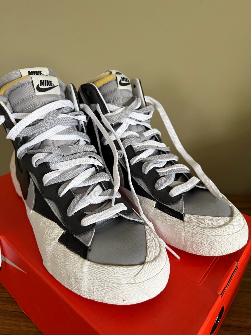 Nike Sacai Collab Men’s Gray, Black & White High-Top Sneakers Size 12 Like New